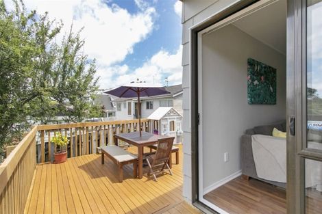 Photo of property in 1/10 Oreil Avenue, West Harbour, Auckland, 0618