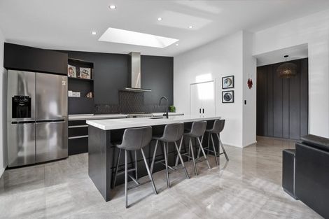 Photo of property in 4 Waimarama Court, Roslyn, Palmerston North, 4414