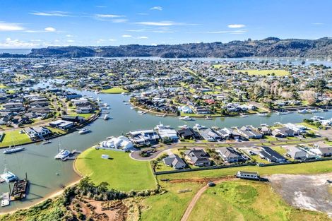 Photo of property in 19 Lady Jocelyn Place, Whitianga, 3510