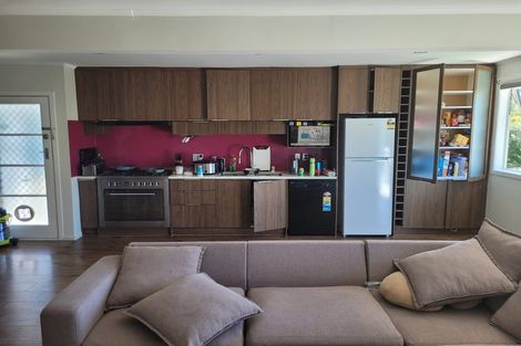 Photo of property in 21 Dundale Avenue, Blockhouse Bay, Auckland, 0600