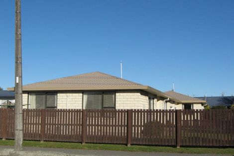 Photo of property in 2/27 Mortlake Street, Islington, Christchurch, 8042