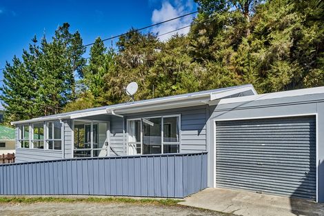 Photo of property in 2/22 Shackleton Grove, Stokes Valley, Lower Hutt, 5019