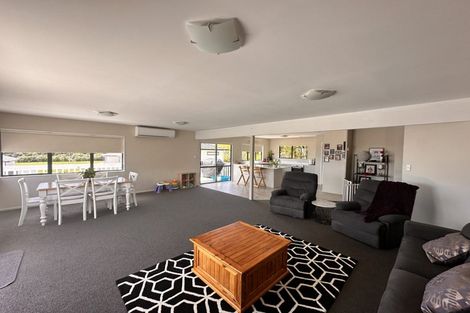 Photo of property in 10 Pae Moana Place, Stanmore Bay, Whangaparaoa, 0932