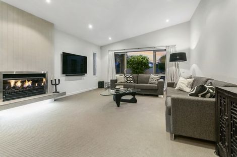 Photo of property in 9 Huntington Park Drive, Greenhithe, Auckland, 0632
