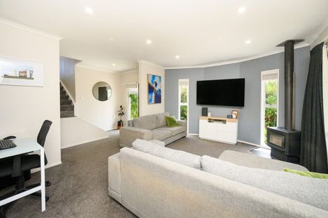 Photo of property in 28 Summerhill Drive, Fitzherbert, Palmerston North, 4410