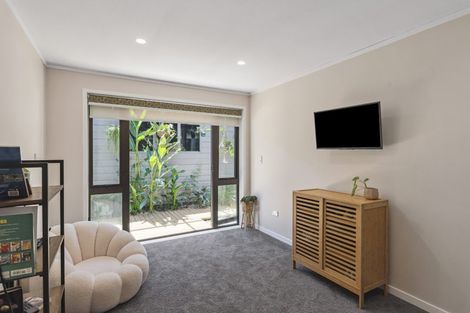 Photo of property in 4 Graham Grove, Waikanae, 5036