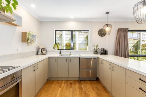 Photo of property in 10 Te Puia Drive, Aotea, Porirua, 5024