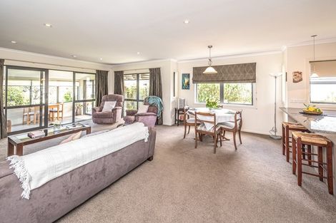 Photo of property in Caversham Park, 2/33 Caversham Road, Westmere, Whanganui, 4501