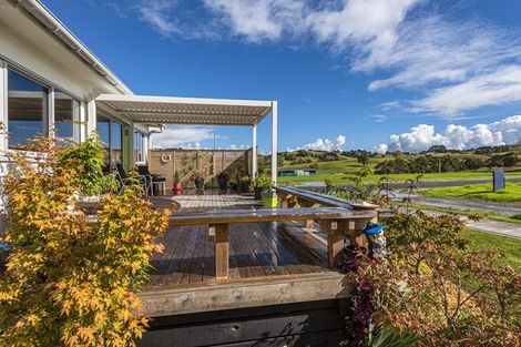 Photo of property in 1 Manaaki Circle, Paparoa, 0571