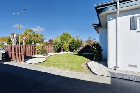 Photo of property in 213 Main North Road, Redwood, Christchurch, 8051