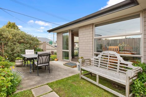 Photo of property in 33a Wilsons Road South, Saint Martins, Christchurch, 8022