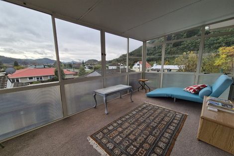 Photo of property in 73 Devon Street, Picton, 7220