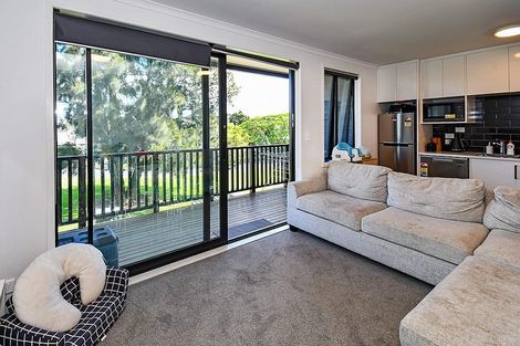 Photo of property in 11/90 Swaffield Road, Papatoetoe, Auckland, 2025