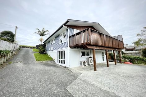 Photo of property in 1/894 East Coast Road, Northcross, Auckland, 0630