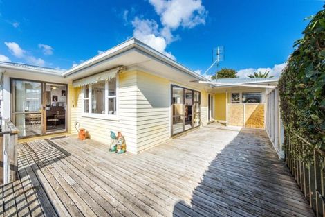 Photo of property in 61 Ennis Avenue, Pakuranga Heights, Auckland, 2010