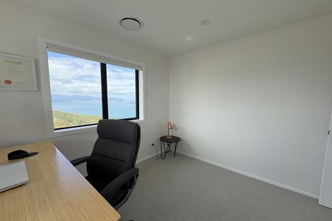 Photo of property in 37 Boeing Way, Newlands, Wellington, 6037