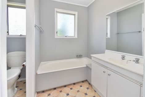 Photo of property in 36 Sunnypark Avenue, Rosehill, Papakura, 2113