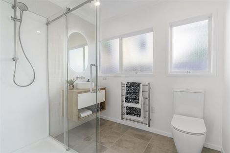 Photo of property in 5 Rambler Crescent, Beach Haven, Auckland, 0626