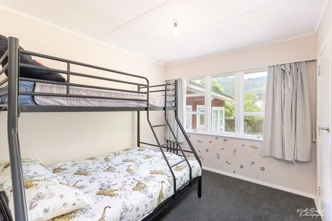 Photo of property in 10 Kopara Grove, Stokes Valley, Lower Hutt, 5019