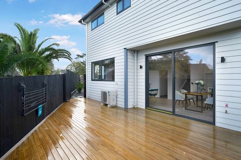 Photo of property in 11a Ballial Place, West Harbour, Auckland, 0618