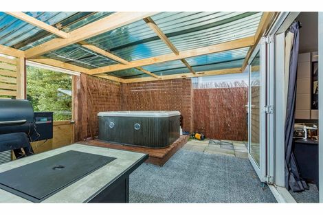 Photo of property in 14 Fairdene Avenue, Henderson, Auckland, 0610