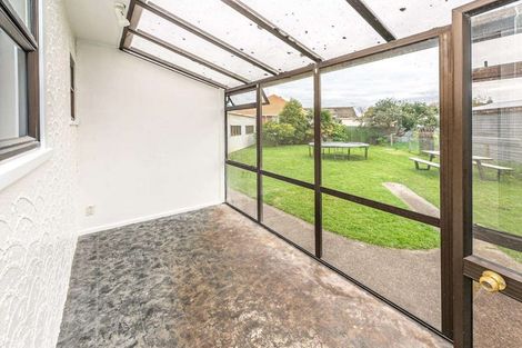 Photo of property in 24 Selwyn Crescent, College Estate, Whanganui, 4500