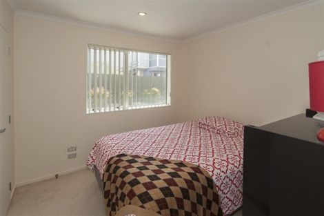 Photo of property in 106c Simpson Road, Henderson Valley, Auckland, 0614