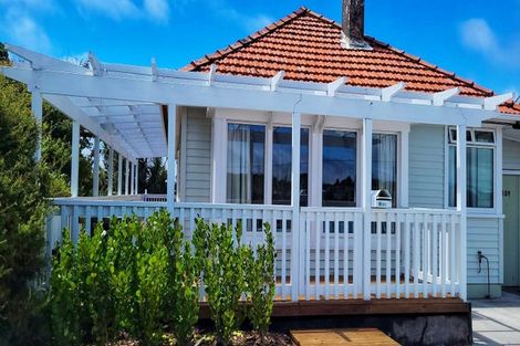 Photo of property in 109 Frankley Road, Frankleigh Park, New Plymouth, 4310