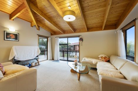 Photo of property in 20 Muscat Place, Henderson, Auckland, 0612