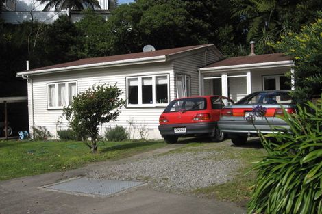 Photo of property in 2 Birdwood Street, Karori, Wellington, 6012