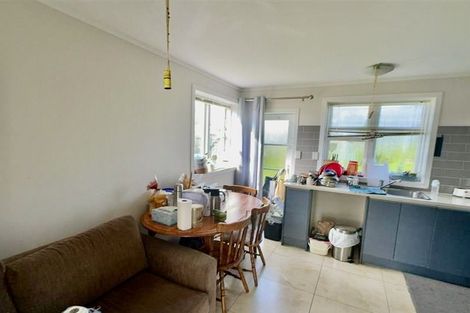 Photo of property in 4 Hillary Heights Avenue, Glendene, Auckland, 0602