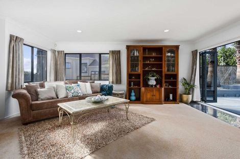 Photo of property in 34 Byblos Place, The Gardens, Auckland, 2105