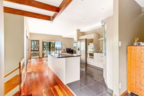 Photo of property in 44 Paturoa Road, Titirangi, Auckland, 0604