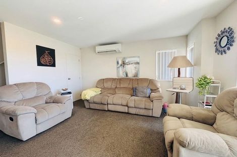 Photo of property in 71 Divide Loop, Takanini, 2112
