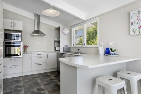 Photo of property in 5 Winston Street, Acacia Bay, Taupo, 3330