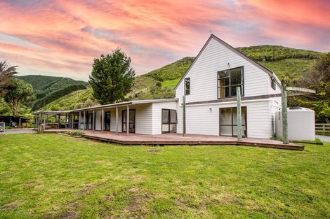 Photo of property in 1094 Paekakariki Hill Road, Paekakariki Hill, Porirua, 5381