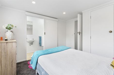 Photo of property in 116 Clovelly Road, Bucklands Beach, Auckland, 2012