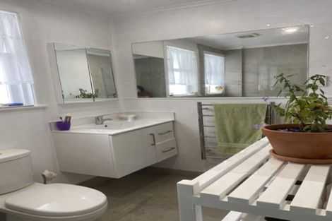 Photo of property in 2/8 Valdale Road, Henderson, Auckland, 0610