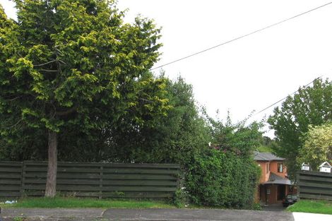 Photo of property in 1/8 Fuchsia Place, Birkdale, Auckland, 0626