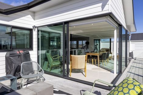 Photo of property in 20 Pukenamu Road, Rainbow Point, Taupo, 3330