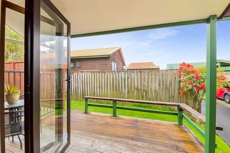 Photo of property in 4/390 West Coast Road, Glen Eden, Auckland, 0602