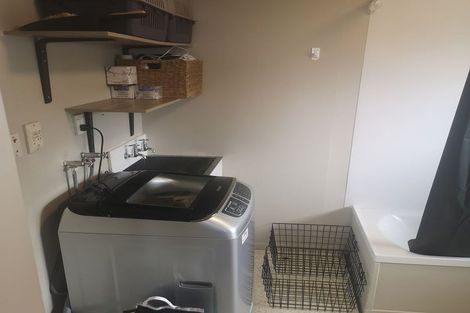 Photo of property in 10 Middlesex Place, Northland, Wellington, 6012