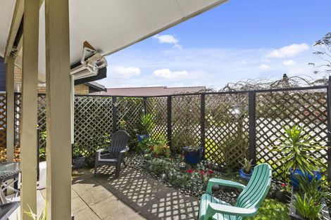 Photo of property in 23 Bosnyak Drive, Te Atatu South, Auckland, 0610