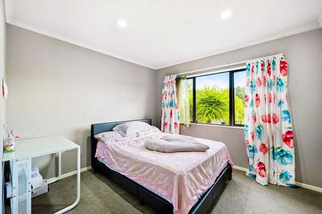 Photo of property in 1 Seresin Crescent, Flat Bush, Auckland, 2016