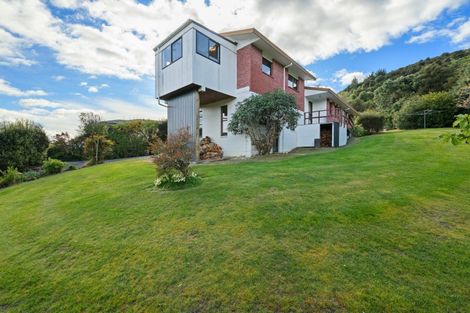 Photo of property in 6 Moana View Road, Waikawa, Picton, 7220