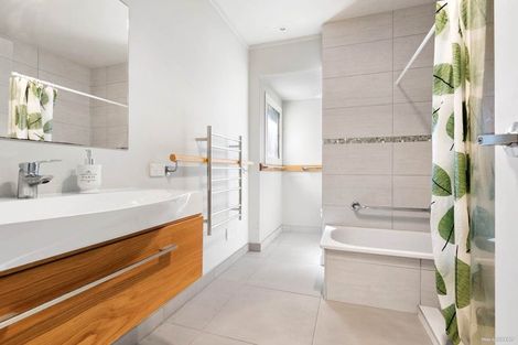 Photo of property in 22 Torino Street, Point England, Auckland, 1072