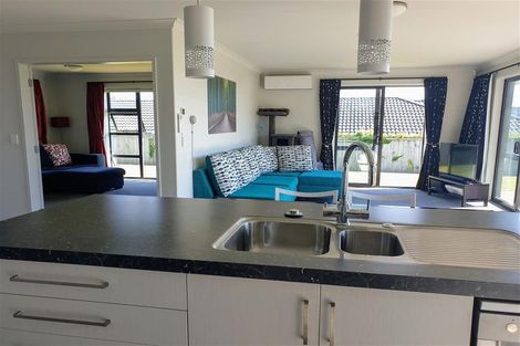 Photo of property in 37 Beachwood Drive, Hatfields Beach, Orewa, 0931