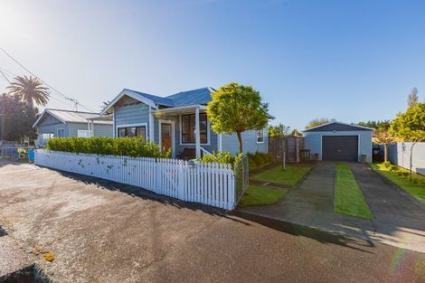 Photo of property in 13 Waverley Street, Waipawa, 4210