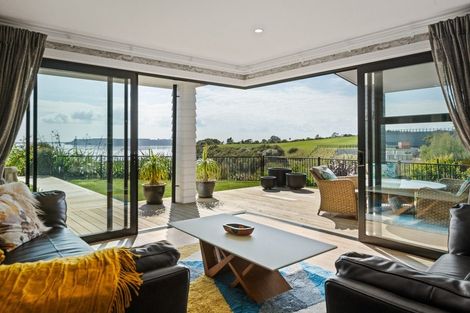 Photo of property in 30 Lakeside Terrace, Omokoroa, 3114