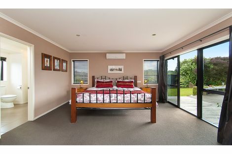 Photo of property in 4 Calderwood Close, Waiuku, 2123